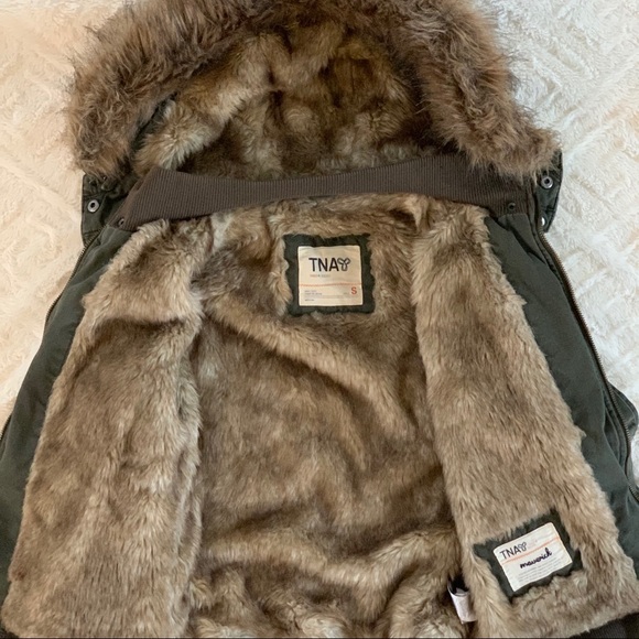 Aritzia TNA winter jacket - Picture 2 of 4